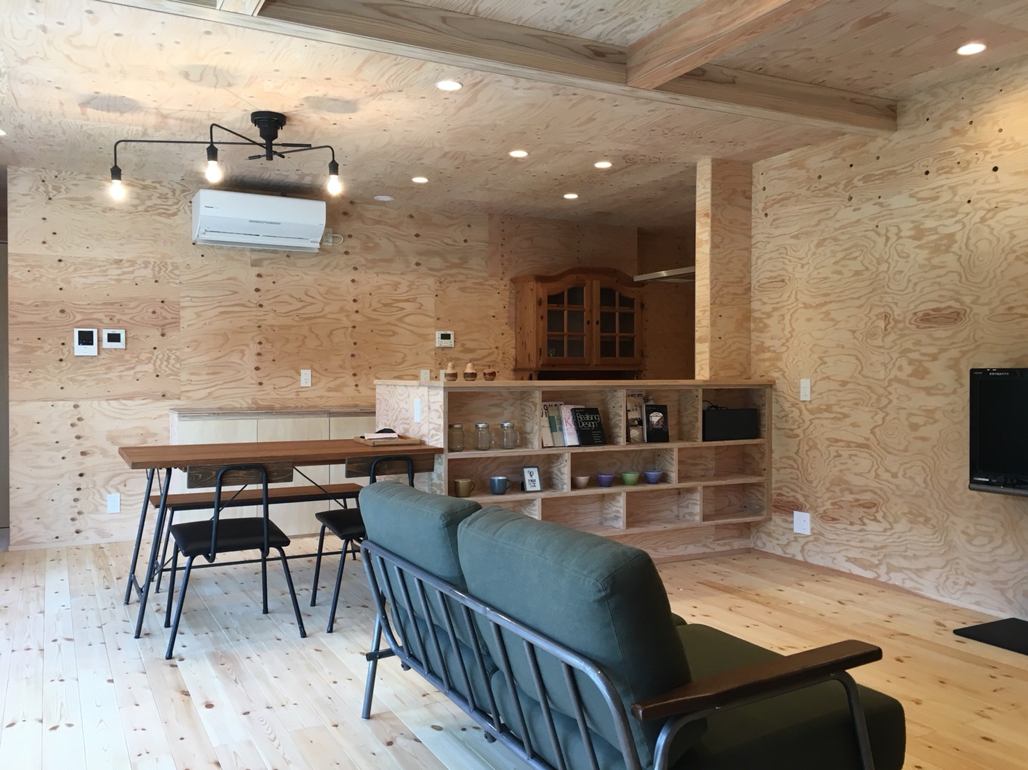 EDC778E8-8D77-4259-8B9F-CA6D9BE36D62